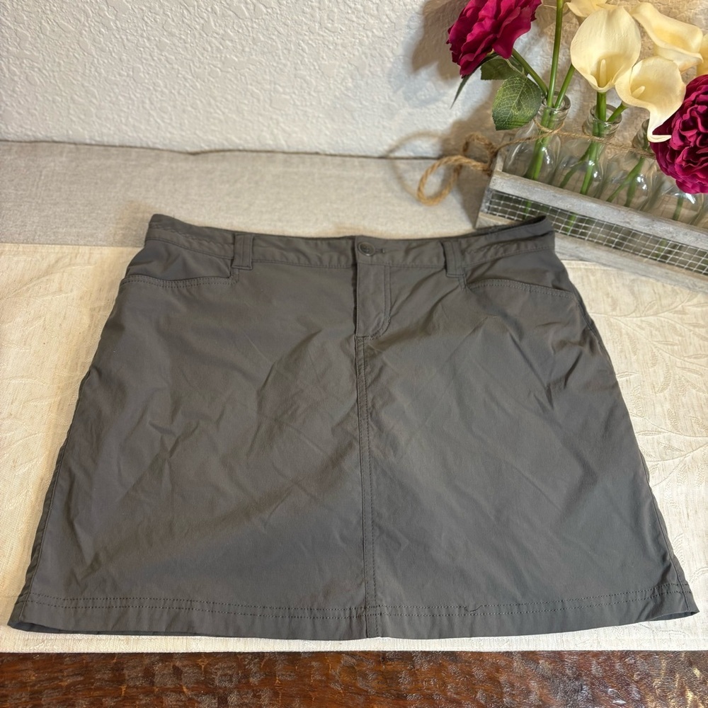 Eddie Bauer Travex Women's Skort Size10P,‎ Dark Gray.